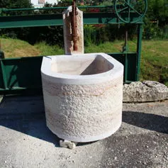 Acquaio in pietra rosata da esterno