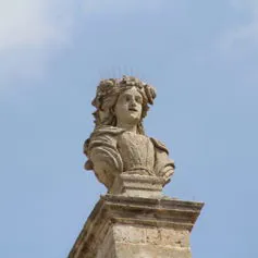 Elemento architettonico in pietra