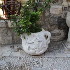 Vaso architettonico in pietra