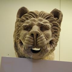 Scultura testa di leone in marmo o pietra
