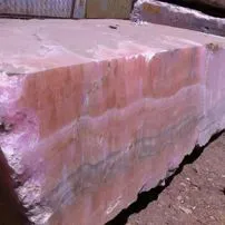Blocco di marmo onice rosa