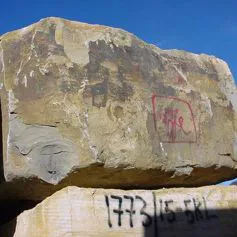Blocchi di marmo Pietra Medea