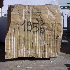 Blocco di marmo Travertino giallo