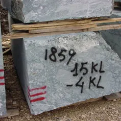 Blocco di marmo verde Alpi chiaro