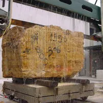 Blocco di marmo Travertino giallo