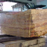 Blocco di marmo Travertino giallo