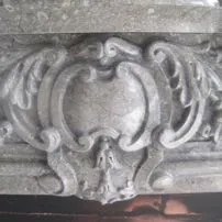 Camino in marmo grigio