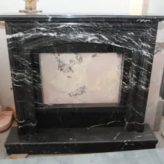 Caminetto in marmo Nero Marquina
