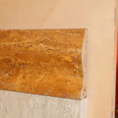 Cornice in marmo Travertino Giallo