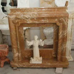 Caminetto in marmo Lumachella