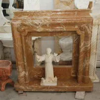 Caminetto in marmo Lumachella