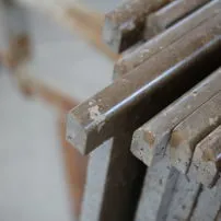 Torelli in walnut Travertine marble