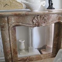 Caminetto in marmo Breccia Pernice