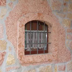 Inferriate in ferro <br>su marmo