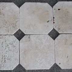 Burattato di marmo travertino 15x15x1 con angoli