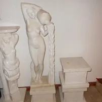 statue