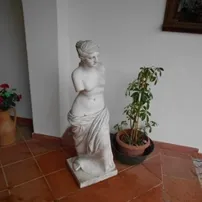 statue