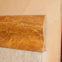 Cornice in marmo Travertino Giallo