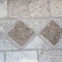 Burattato di marmo travertino 10x10x1 noce e classico