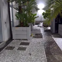 Ciottoli di Carrara e Porfido su una strada
