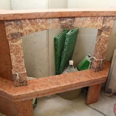 STOCK Caminetto restaurato di marmo Rosso asiago