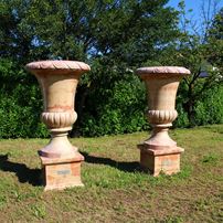 2 Vasi in marmo Frassinello torniti e lucidati
