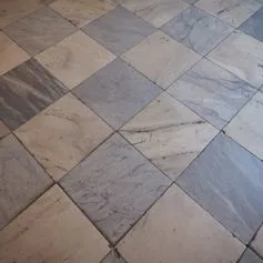 Pavimento in marmo Bardiglio e Volakas