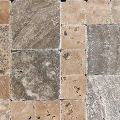 Pavimento in marmo Travertino Anticato