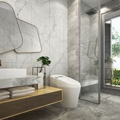 Bagno in marmo statuario e marmo grigio nel pavimento con specchio moderno