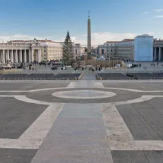 Piazza in marmo a Roma realizzato con pietra vulcanica