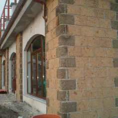 Mattoni in tufo