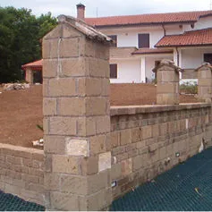 Mattoni in tufo