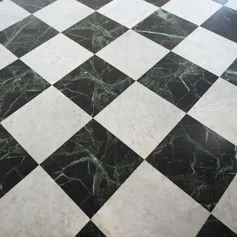 Pavimento in marmo a Scacchiera