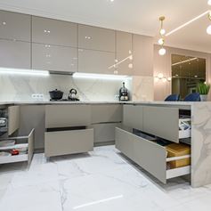 Cucina moderna in marmo Calacatta con misure grandi