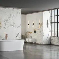 Bagno in marmo bianco Statuario spazioso e arieggiato
