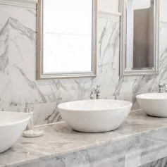 Bagno in marmo bianco Calacatta