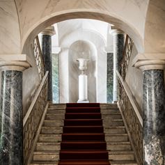 Scala storica in marmo di palazzo Nicolacci in Sicilia