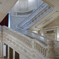 Scala interna in marmo del Palazzo del Popolo in Romania