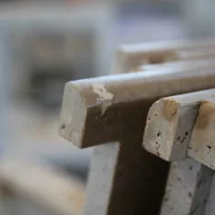 Torelli in travertino noce per nicchie o contorni di finestre o boiserie