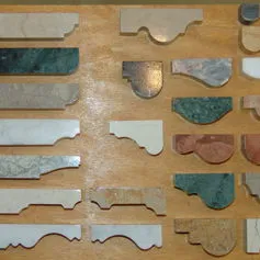 Esempi e sezioni di cornici per nicchie, contorni, boiserie