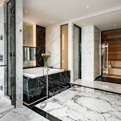 Marble bathroom black e Arabescato