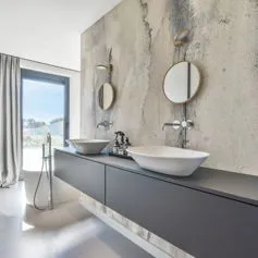 Bagno in marmo bianco