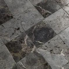 Pavimento in marmo grigio policromo