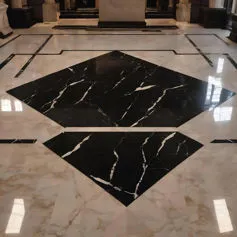 Pavimento di Marmo Bianco e marmo nero