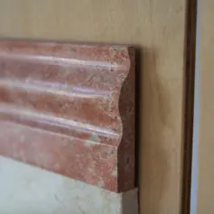 Cornice in marmo travertino