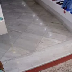 Pavimento in marmo Pentelico