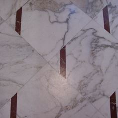 Pavimento in marmo Carrara Calacatta
