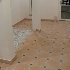 Pavimento in marmo Rosa Perlino burattato 