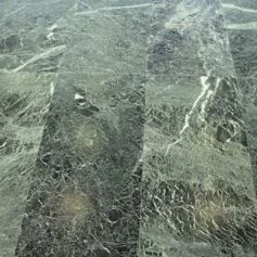 Pavimento in marmo Verde Alpi 