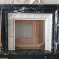 Camino in marmo nero marquina